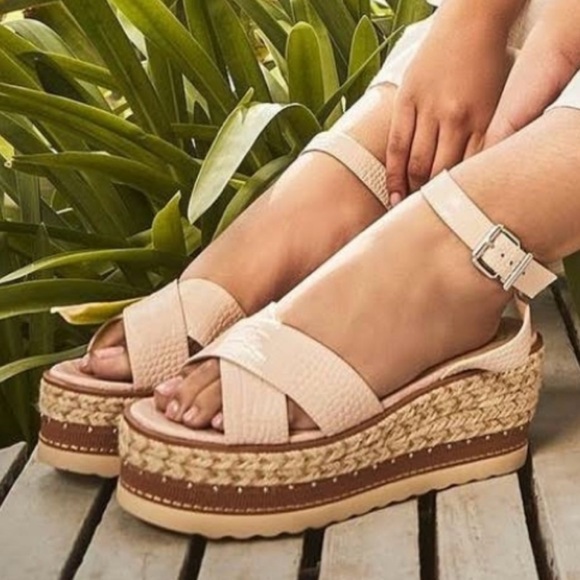 Vince Camuto Platform Sandals - Picture 6 of 7